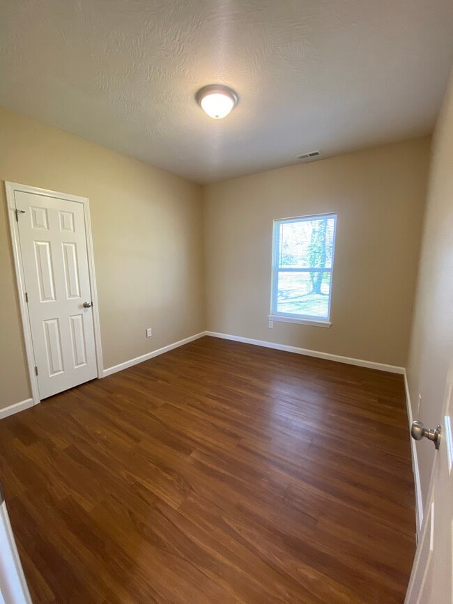 Photo - 1628 N Barnes Ave