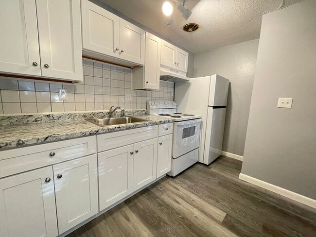 Building Photo - 177 Loudon Rd Unit 103 Rental