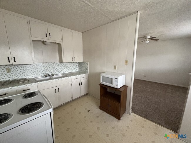 Building Photo - 602 Sunset Ln Unit D