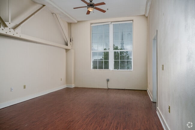 2BR, 1BA - 1,519SF Dining / Living Room