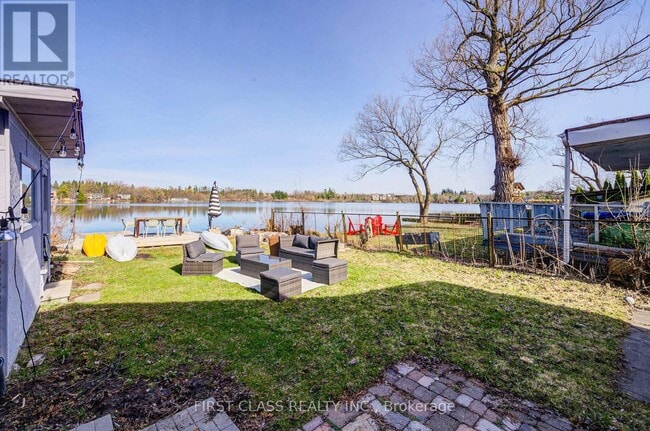 Photo - 17 Willowbank Ave