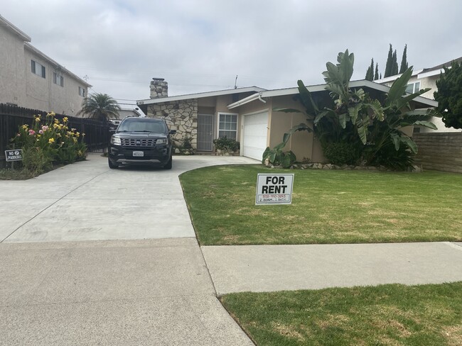 house at front of units - 4164 Howard Ave Unit 4164