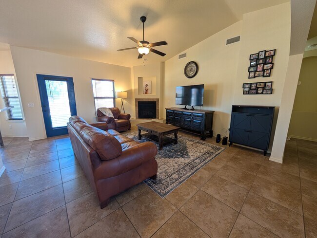 Photo - 5604 New Castle Ct