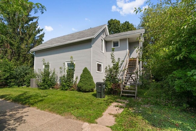 Photo - 904 1/2 Clay St - Cedar Falls