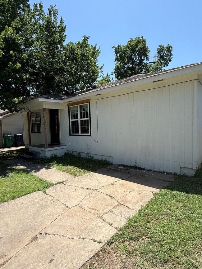 Building Photo - 2616 SW 38th St