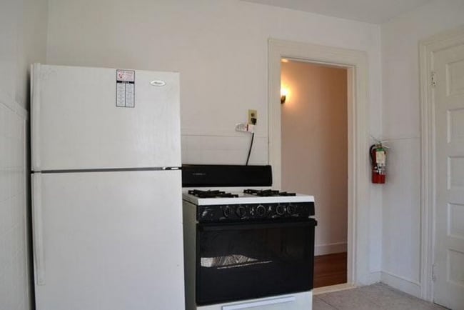 Photo - 115 Waterman Ave Unidad 4