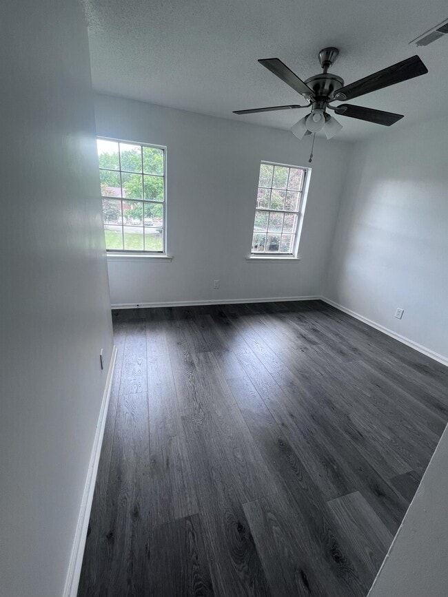Photo - 1307 W Meadowview Rd