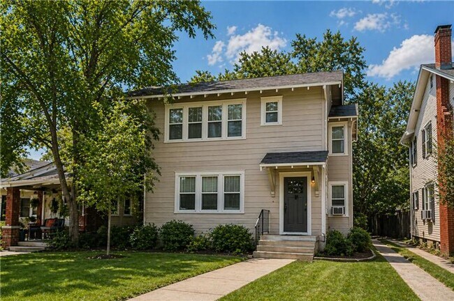 Building Photo - 327 Eleanor Ave Unit 01