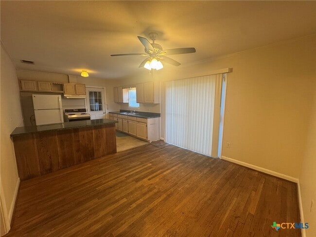 Photo - 809 Leissner St