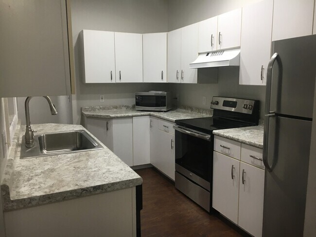 Photo - 3 miles to Wrightsville Beach! 1 Block fro...