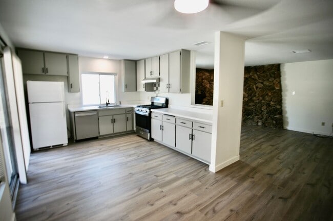 Photo - 3br, 2ba in a Great Family Neighborhood Av...