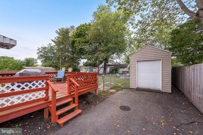 Photo - 33 E Clinton St