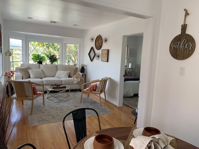 Building Photo - 1347 Cambridge Dr Unit 1347 Rental