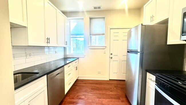 Photo - 1145 W Lunt Ave Unit 1159-3