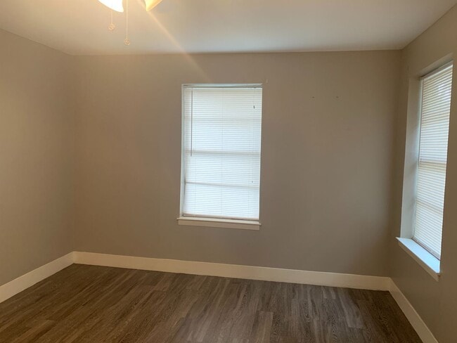 Photo - 2/2 with fenced yard and 2 living areas