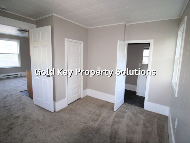 Photo - 919 E 6th St Unit 919 E 6th St Apt 2