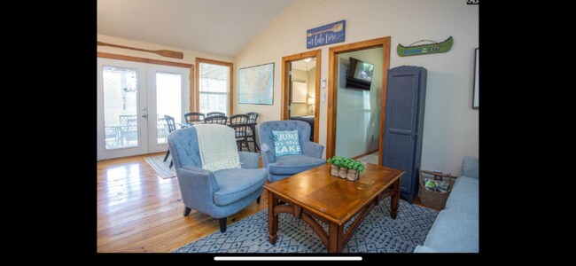 Photo - 2207 White Oak Ln