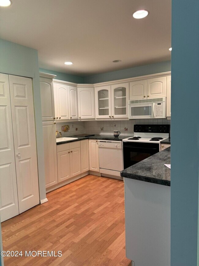 Photo - 95 Lexington Ct