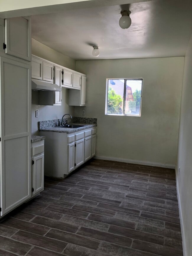 Photo - 2637 Kenwood Ave Unit 2