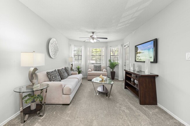 Living Room - Franklin Woods - Students: Save up to 10%! Apartments
