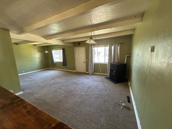 Photo - Charming 4 bed/1.5 bath home for rent