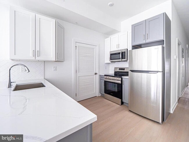 Photo - 2403 W Thompson St Unit 4