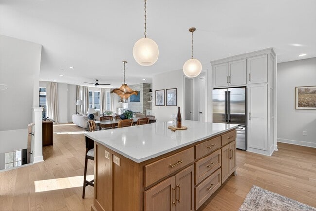 Photo - 2100 W 86th St