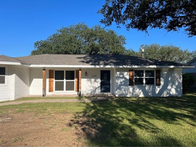 Building Photo - 204 Lindsey Ave