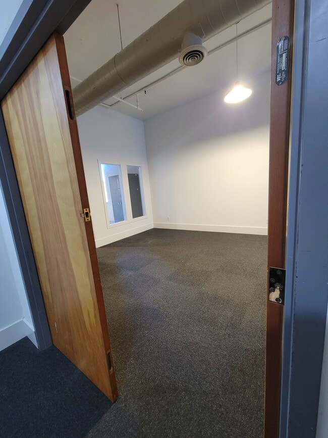 Photo - 122 N 3rd St