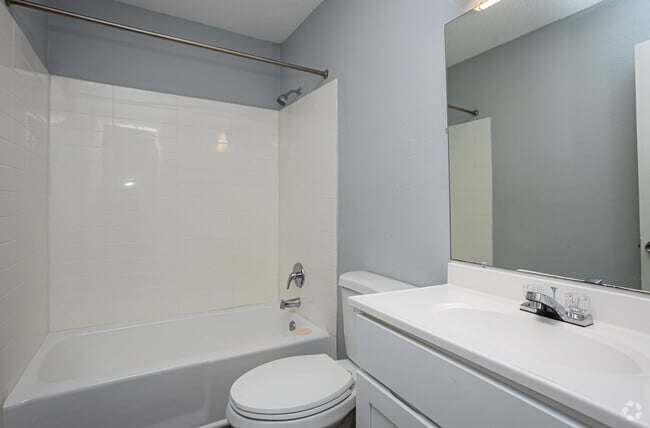 2BR, 1.5BA - 876SF