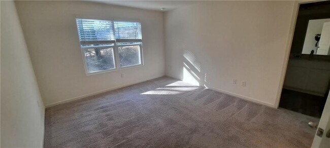 Photo - 3184 Delancy St