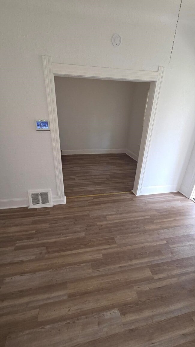 25 E Pearl St