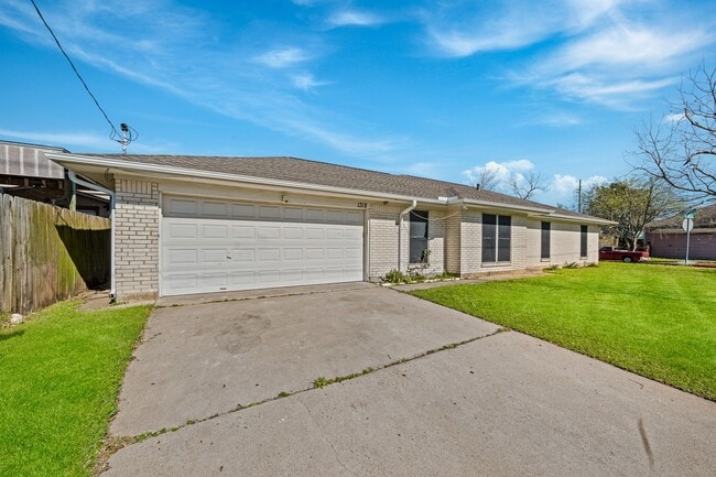 Photo - 1318 55th St