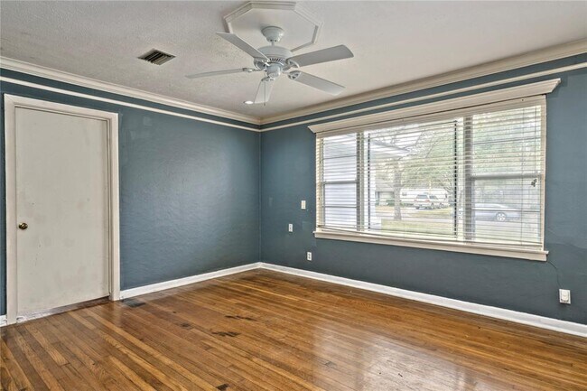 Photo - 4810 Saxon St