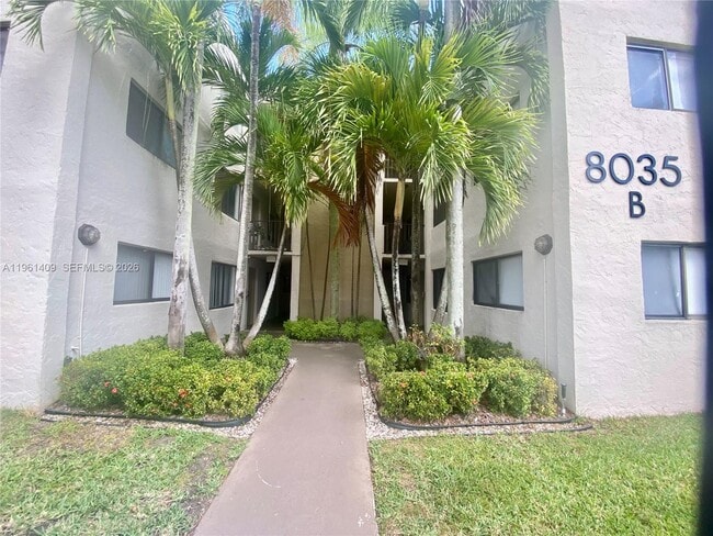 Building Photo - 8035 SW 107th Ave Unit 308