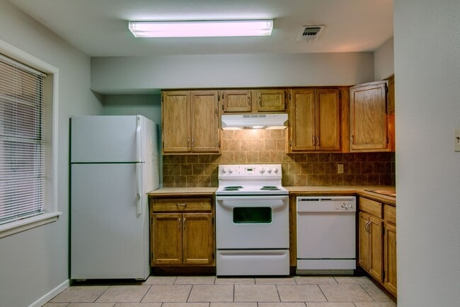 Photo - 2401 Brookridge Dr Unit 06