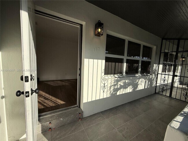 Photo - 115 NW 118th St Unidad 2