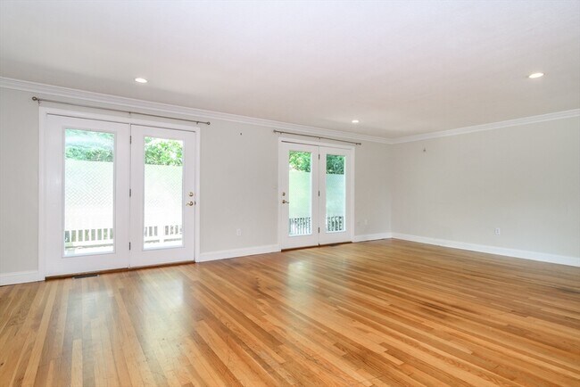 Photo - 220 Kent St Unit 220