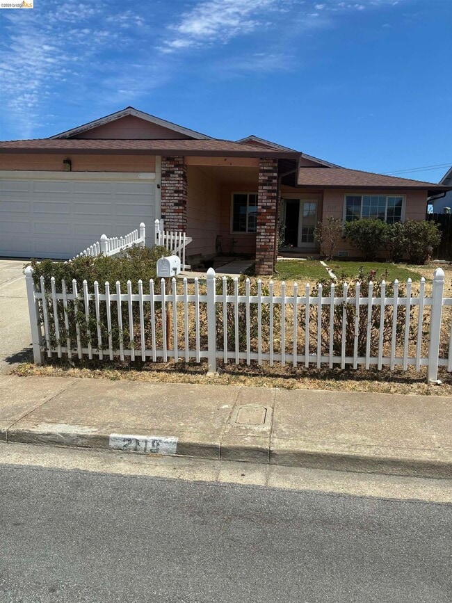 Photo - 2119 Sugartree Dr