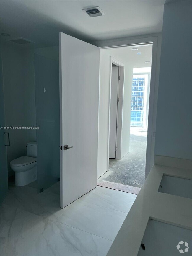 Building Photo - 17550 Collins Ave Unit 1004 Rental