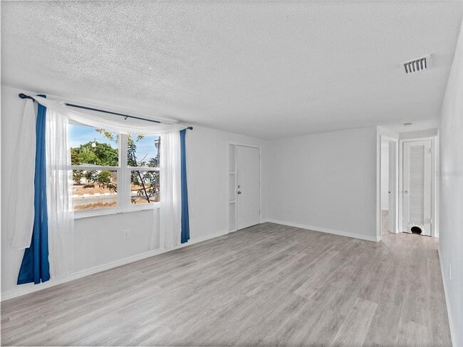 Photo - 4848 Picture Ave