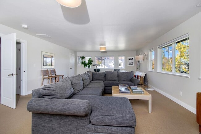 Photo - Winter Getaway, Cozy Mountain Modern Lodge