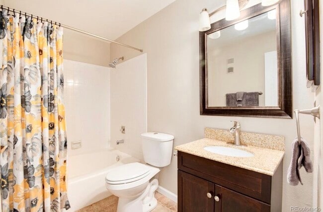410 Zang St Unidad Zang Condo