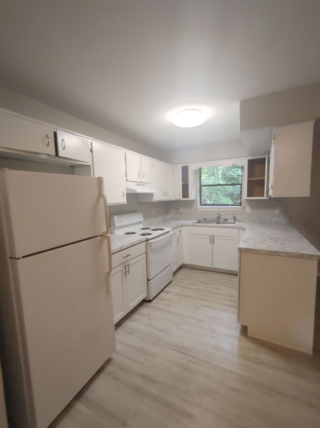 Spacious 2 Bedroom/2 Bath