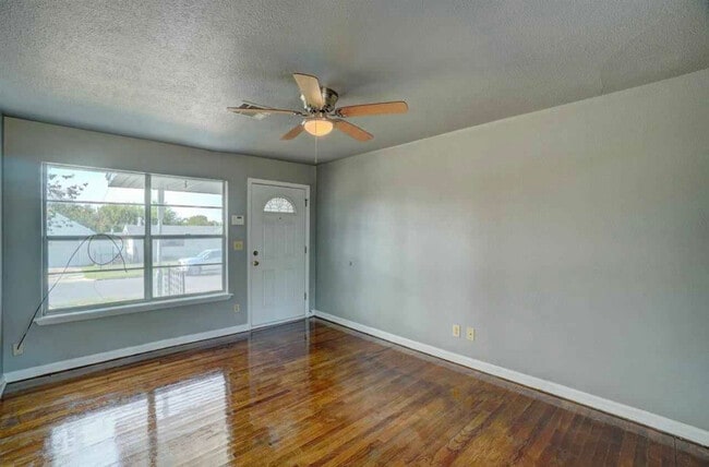 Photo - 5325 NW Euclid Ave