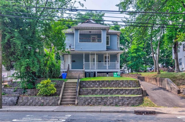 Building Photo - 144 Teaneck Rd Unit 1 Rental