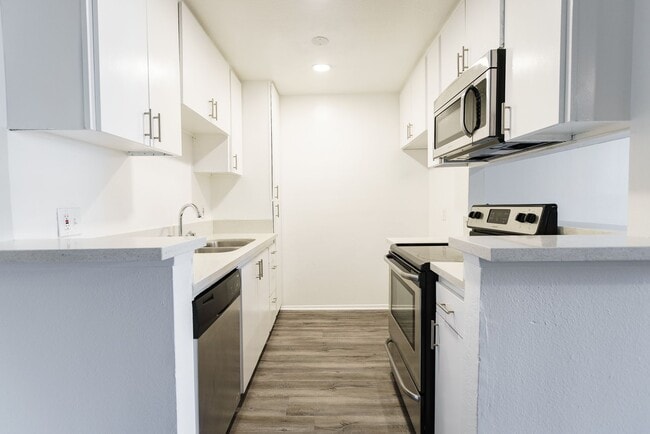 Photo - 6310 Sylmar Ave