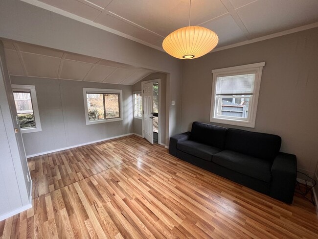 Photo - CHARMING STUDIO COTTAGE HOME WITH PRIVATE YARD