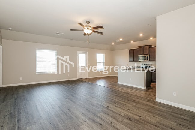 Photo - 1600 Maroon Dr