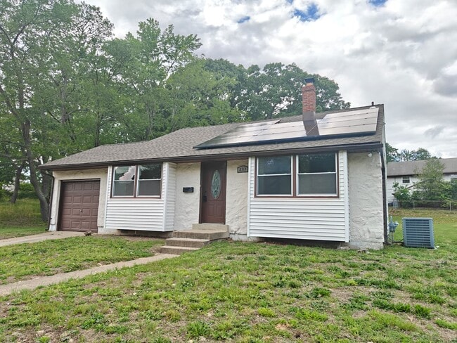 Building Photo - 2313 S Cuthbert Dr